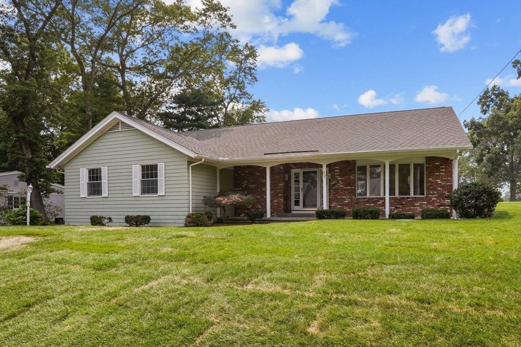 Marlaine Dr, Seekonk, MA 02771