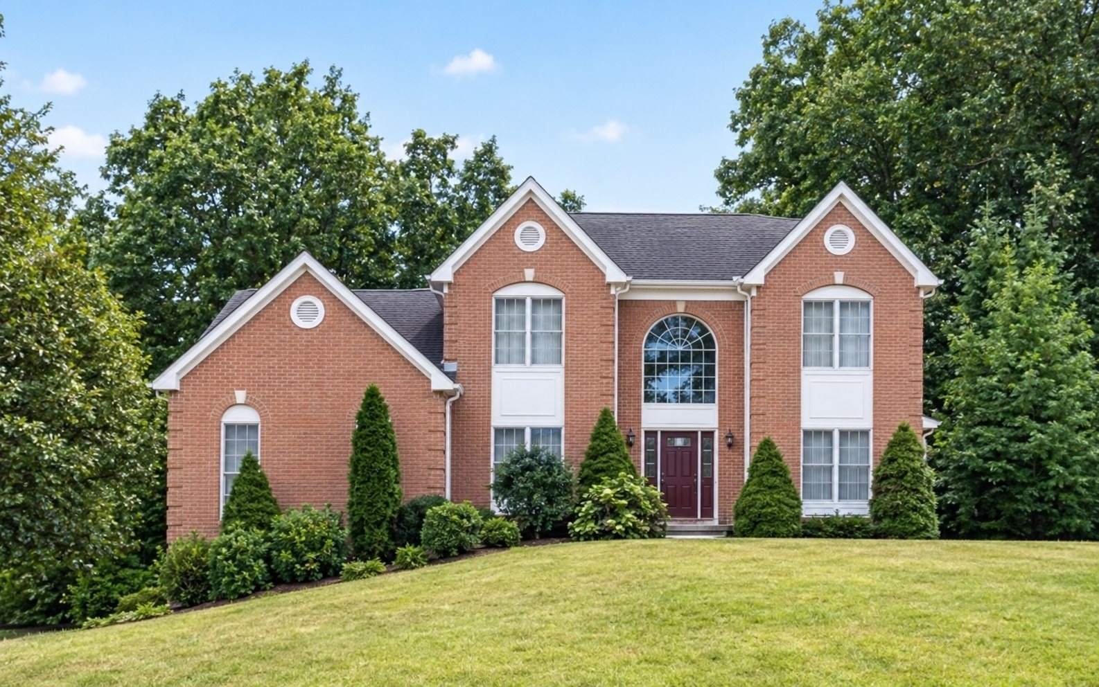 Faulkner Rd, Shrewsbury, MA 01545