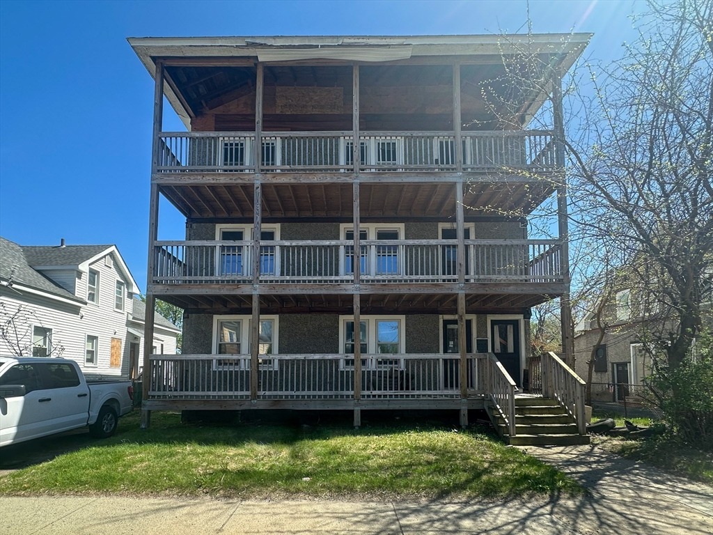 Mckinstry Ave, Chicopee, MA 01020