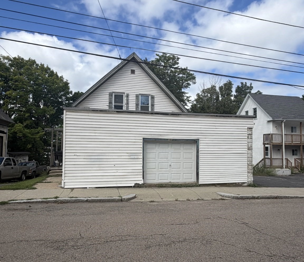 Pine St, Gardner, MA 01440