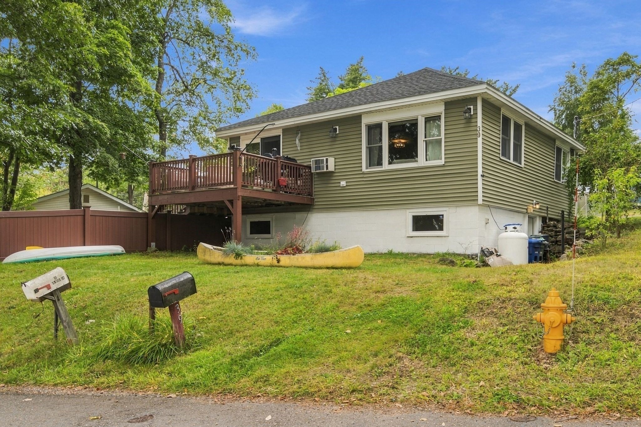 Lakeview Dr, Leominster, MA 01453