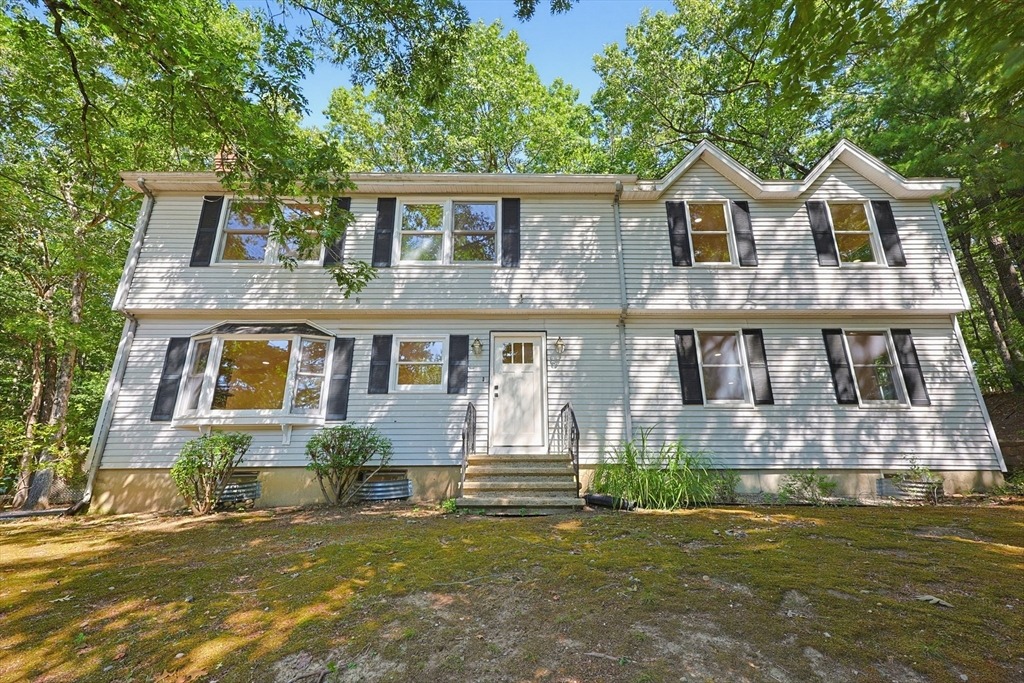 White Ave, Concord, MA 01742
