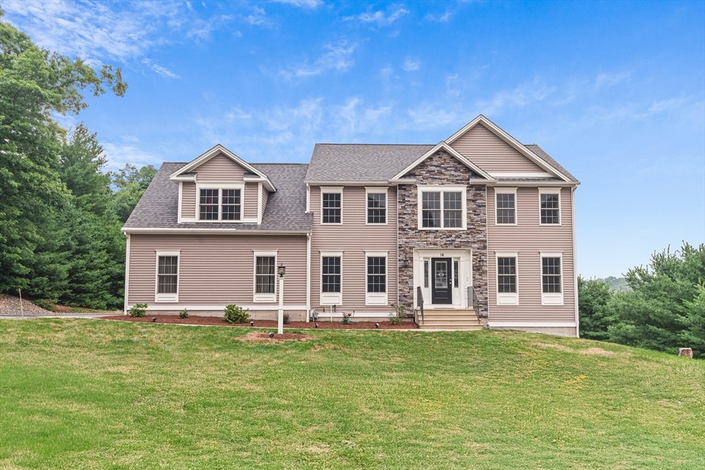 Longbrook Dr, Cumberland, RI 02864