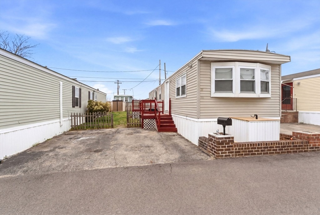 East Dr, Rumford, RI 02916