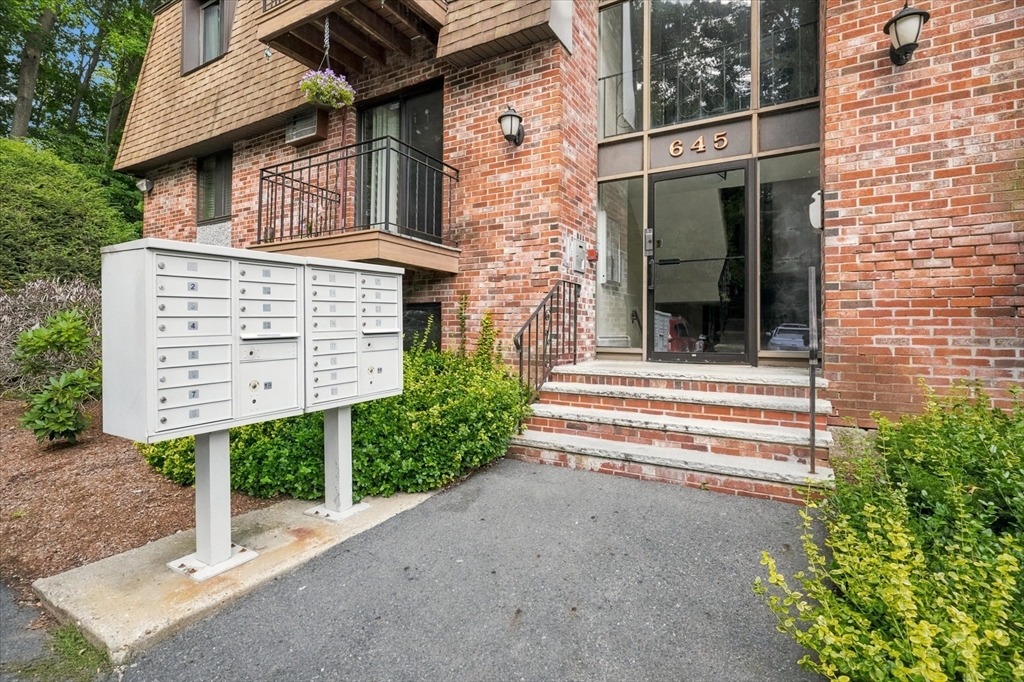 Lowell Ave, Haverhill, MA 01832