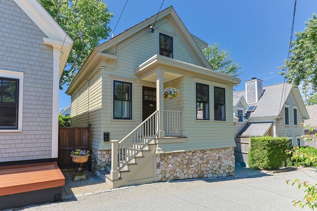 Cottage St, Provincetown, MA 02657
