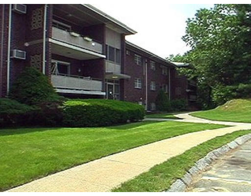Jacqueline Rd, Waltham, MA 02452