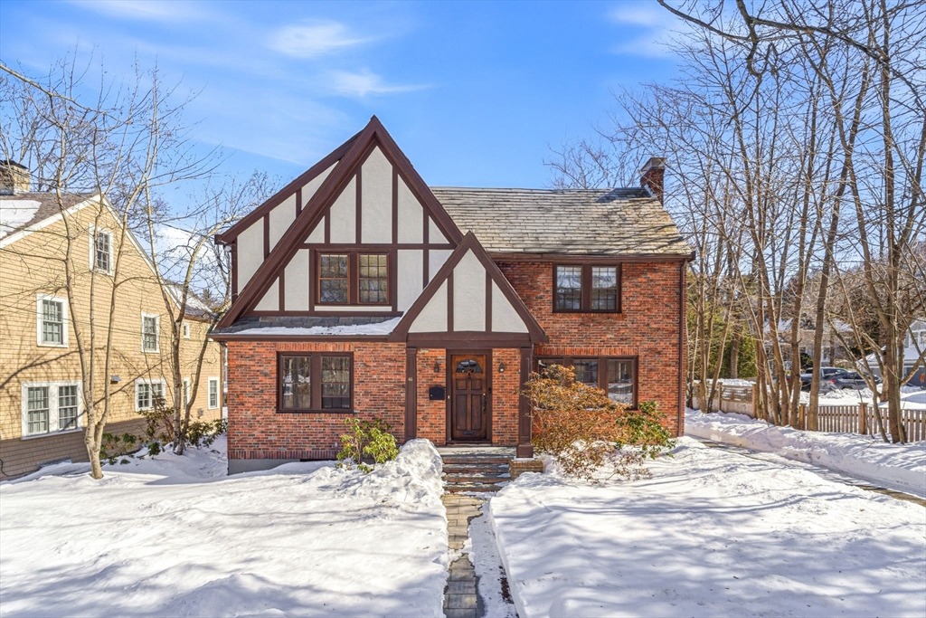 Acacia Ave, Chestnut Hill, MA 02467