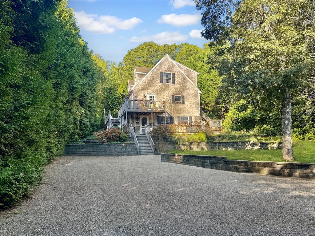 Old Lighthouse Rd, Vineyard Haven, MA 02568