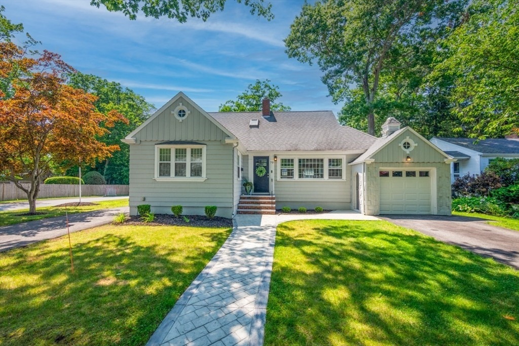 Berwick Pl, Norwood, MA 02062