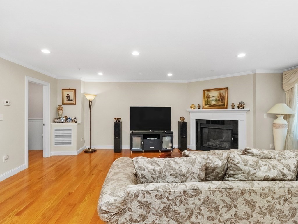 Bright St, Waltham, MA 02453 #1