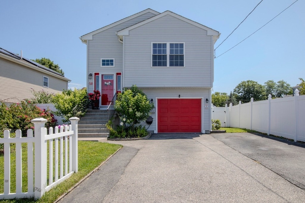 Manchester St, Fall River, MA 02721