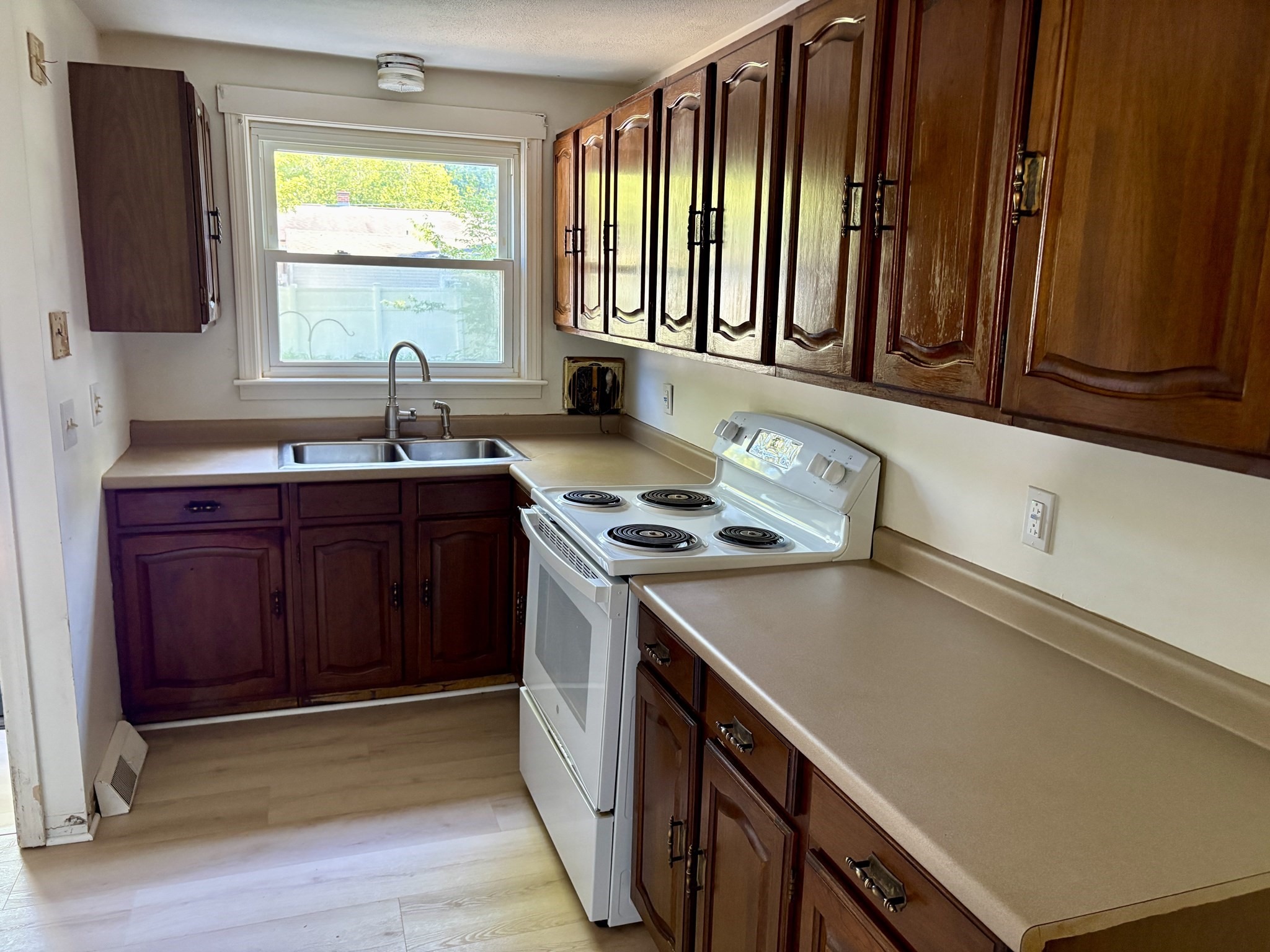 Talmadge Dr, Springfield, MA 01118 #1