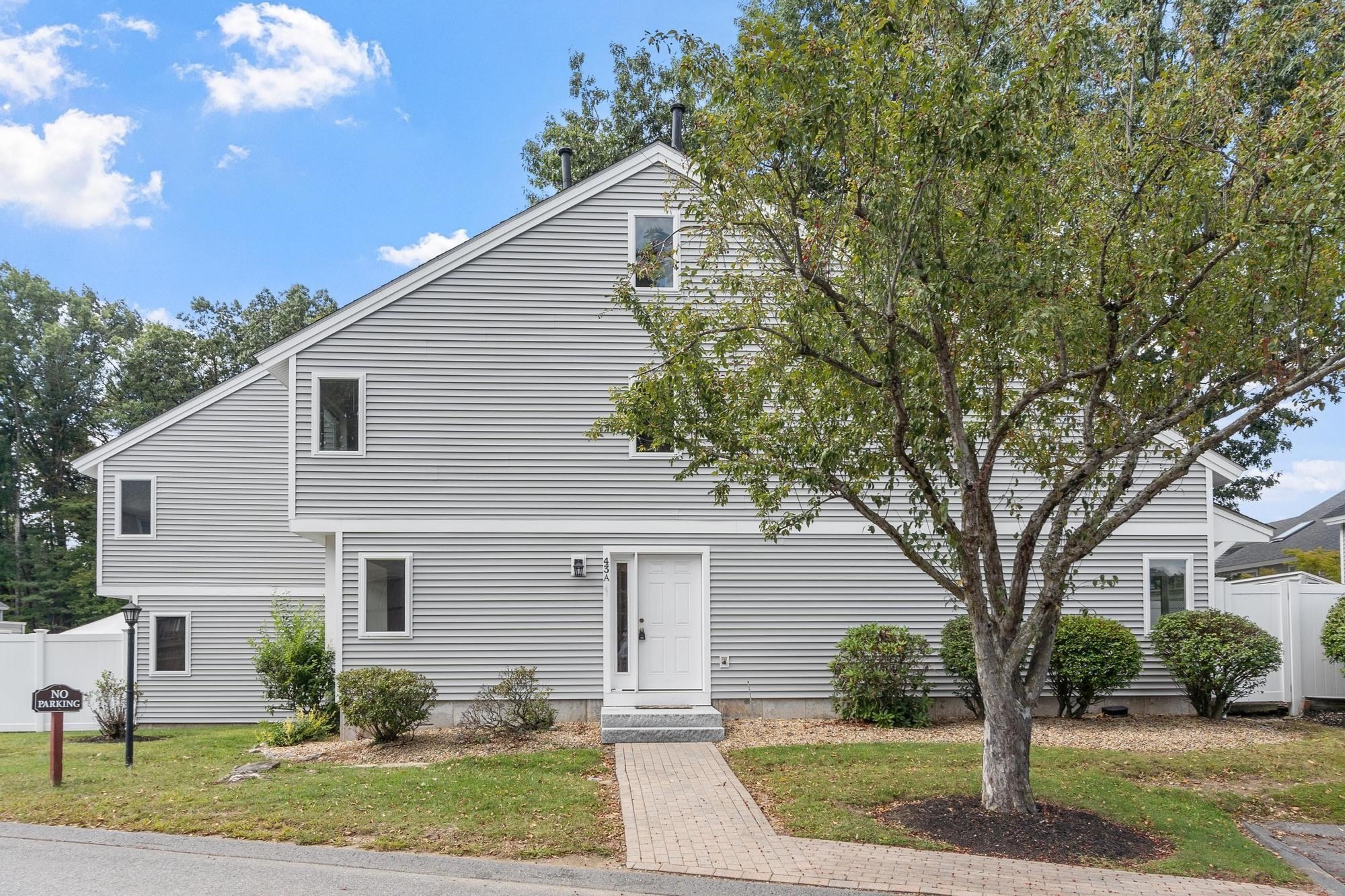 Meadow Pond Dr, Leominster, MA 01453