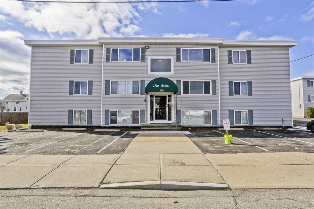 Glasgow St, Fall River, MA 02721