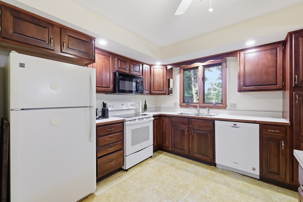 Castle Hill Rd, Agawam, MA 01001 #1