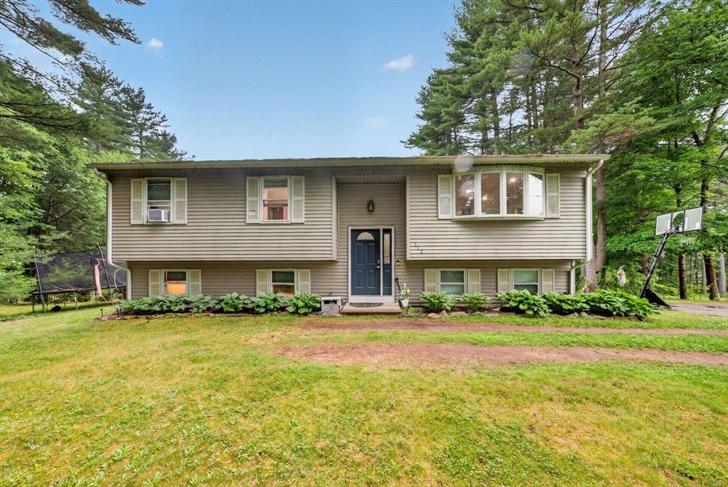 Bond Rd, Charlton, MA 01507