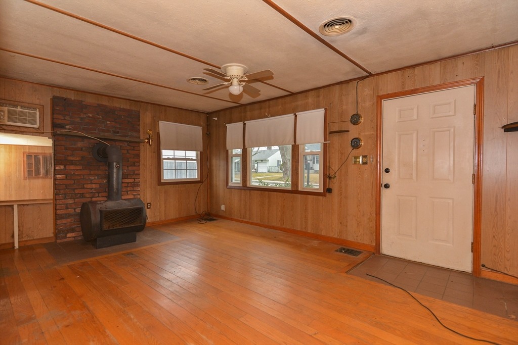 Lowell St, Woburn, MA 01801 #1