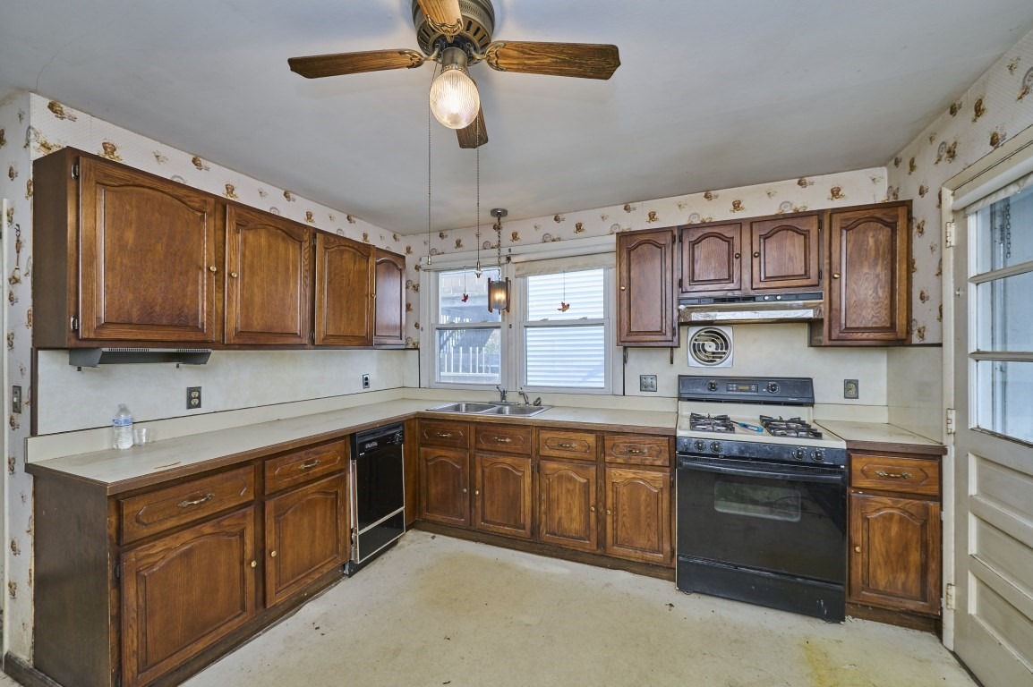 Henry St, Malden, MA 02148 #1