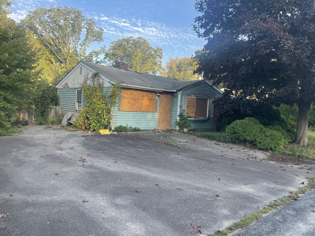 Robert St, Westport, MA 02790