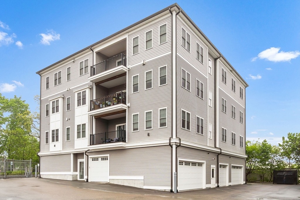 Central St, Franklin, MA 02038