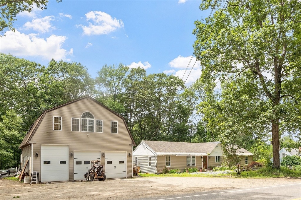 Center Depot Rd, Charlton, MA 01507