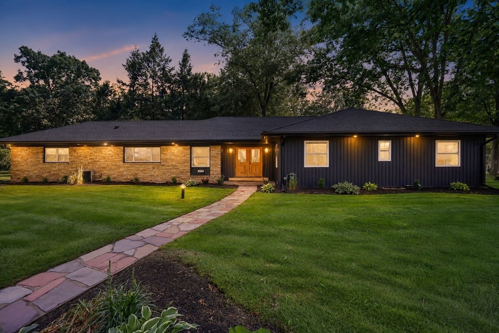 Magnolia Cir, Longmeadow, MA 01106