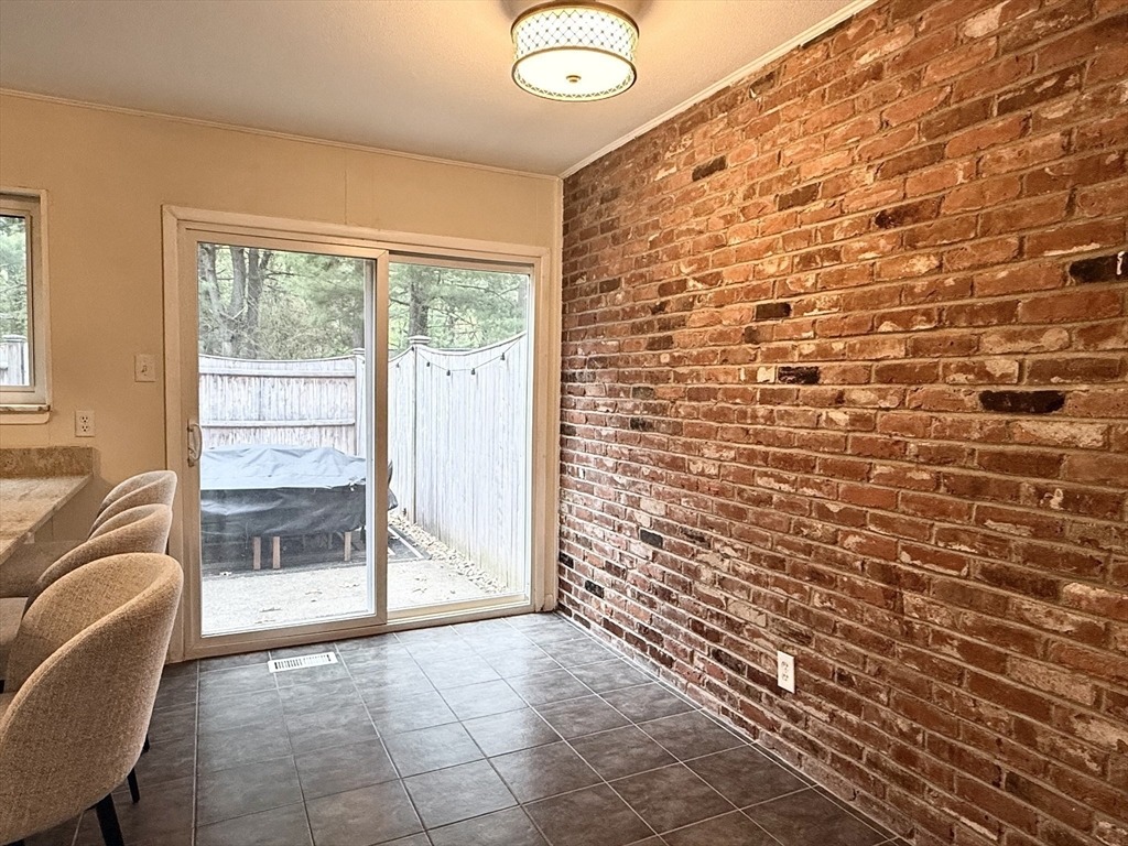Jamestown Dr, Springfield, MA 01108 #1