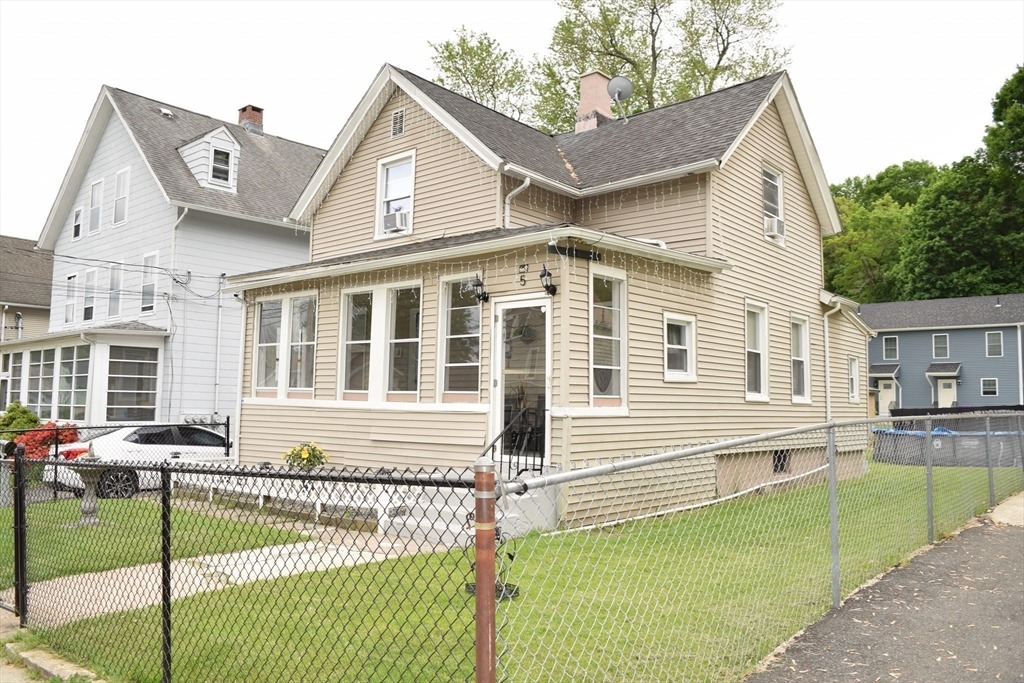 Vernon St, Holyoke, MA 01040