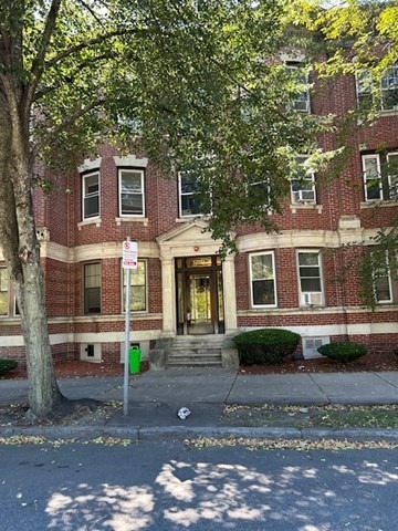 Commonwealth Ave, Brighton, MA 02135