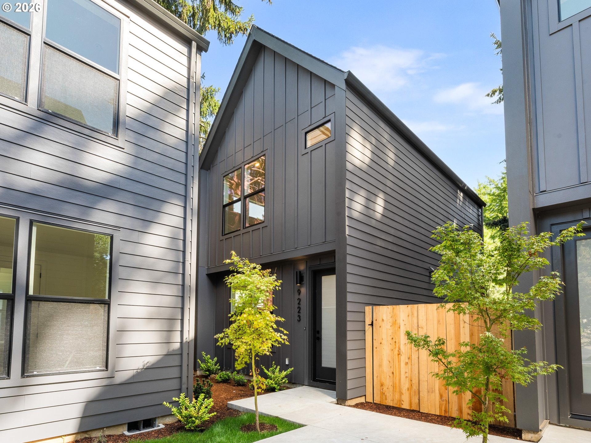 Seneca St, Portland, OR 97203