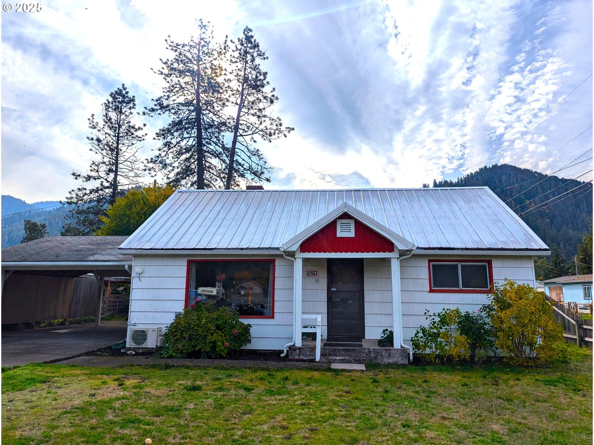 School St, Oakridge, OR 97463