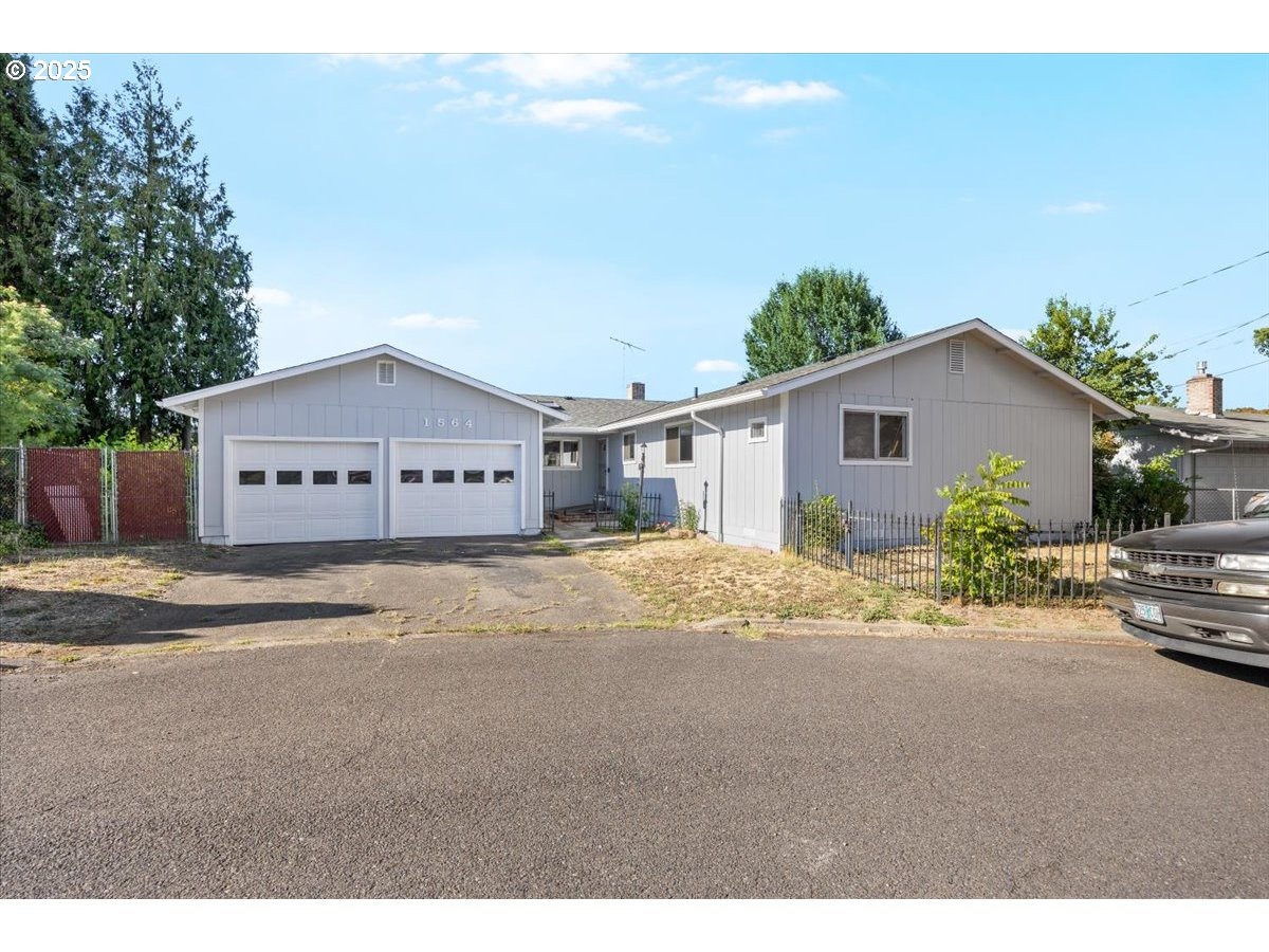 Spray Ct, Roseburg, OR 97471