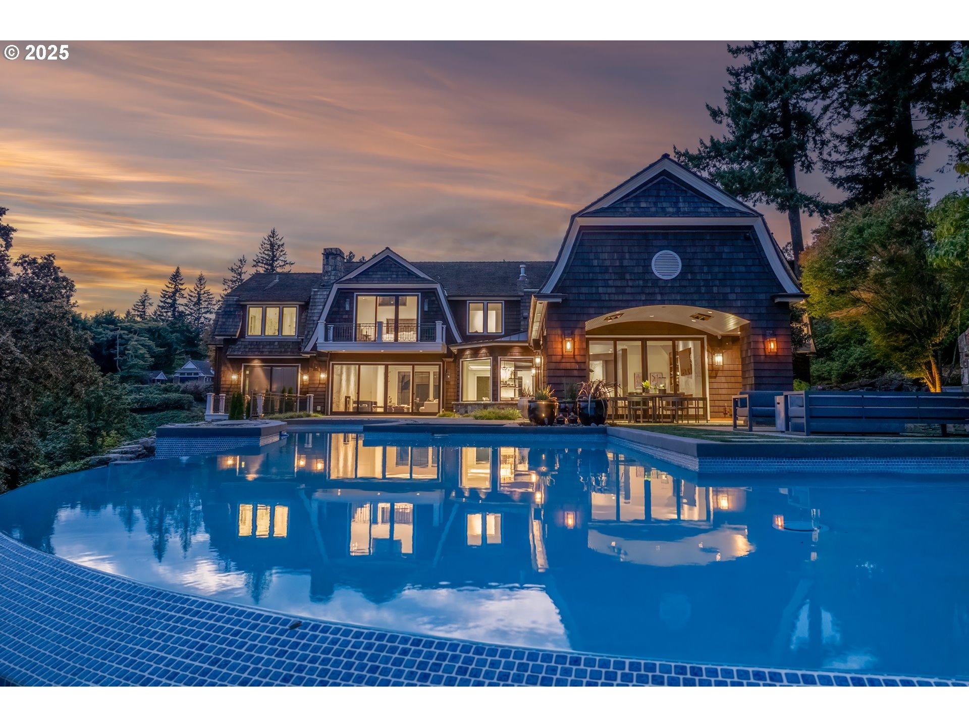 Crest Dr, Lake Oswego, OR 97034