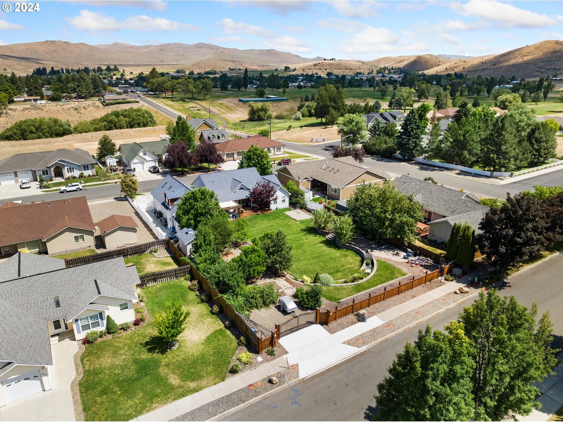 Petry Ln, Baker City, OR 97814