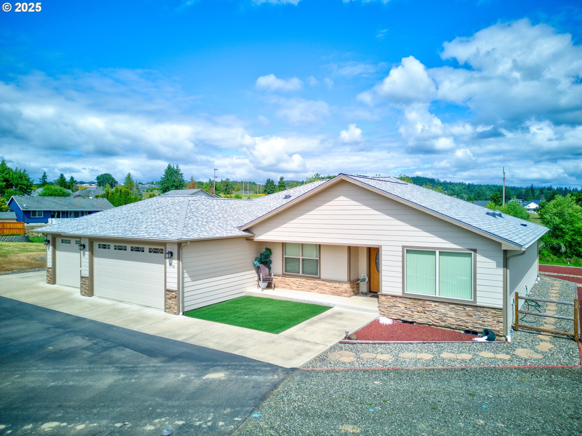 Swallow Ave, Sutherlin, OR 97479