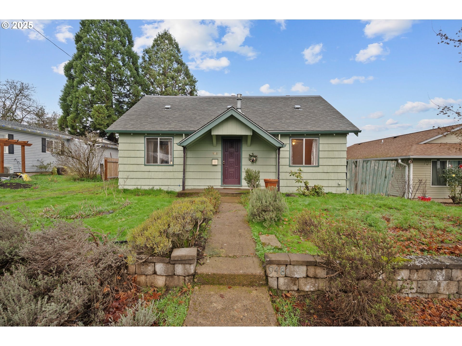 Maple St, Dallas, OR 97338