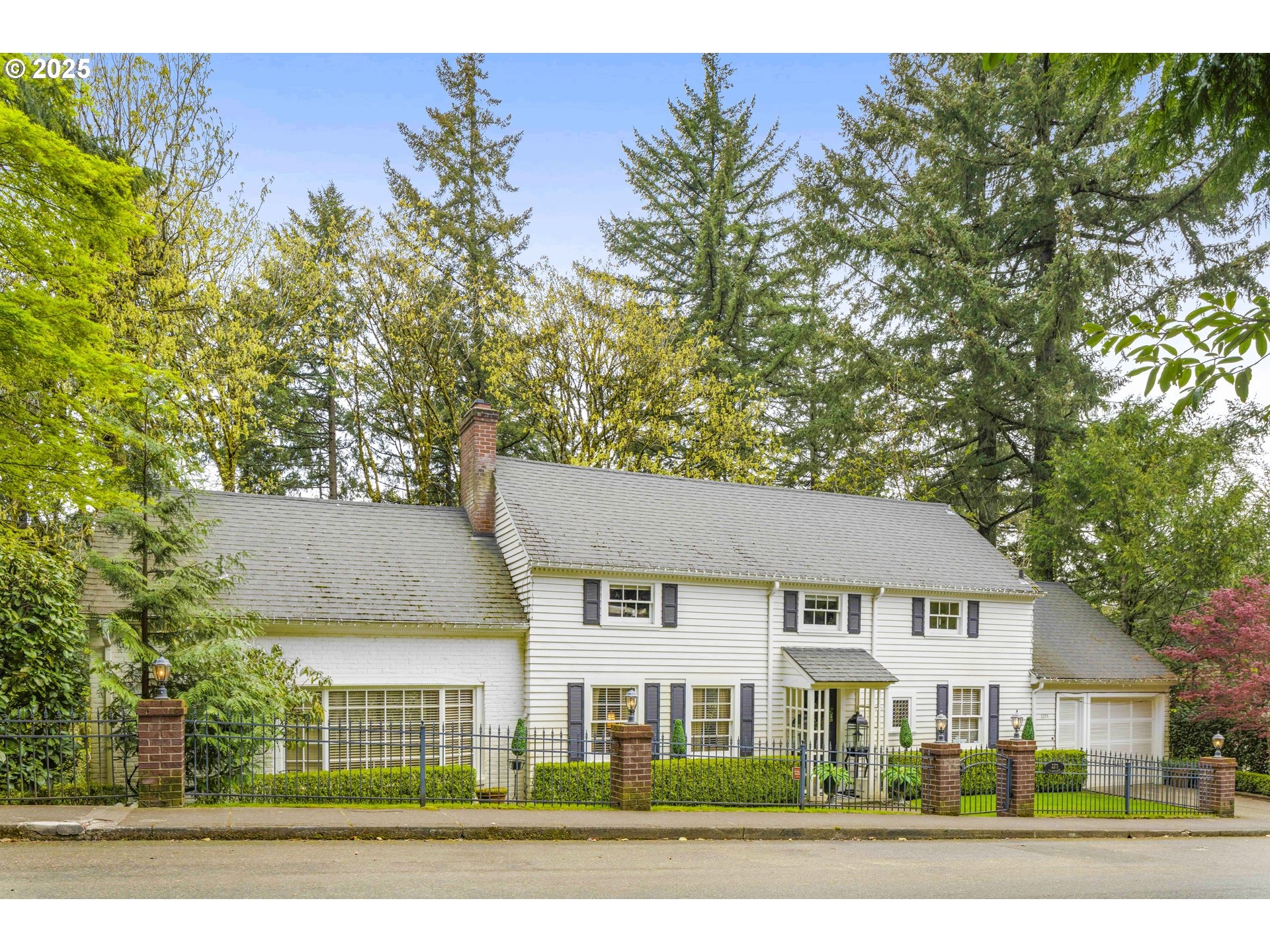Montgomery Dr, Portland, OR 97201