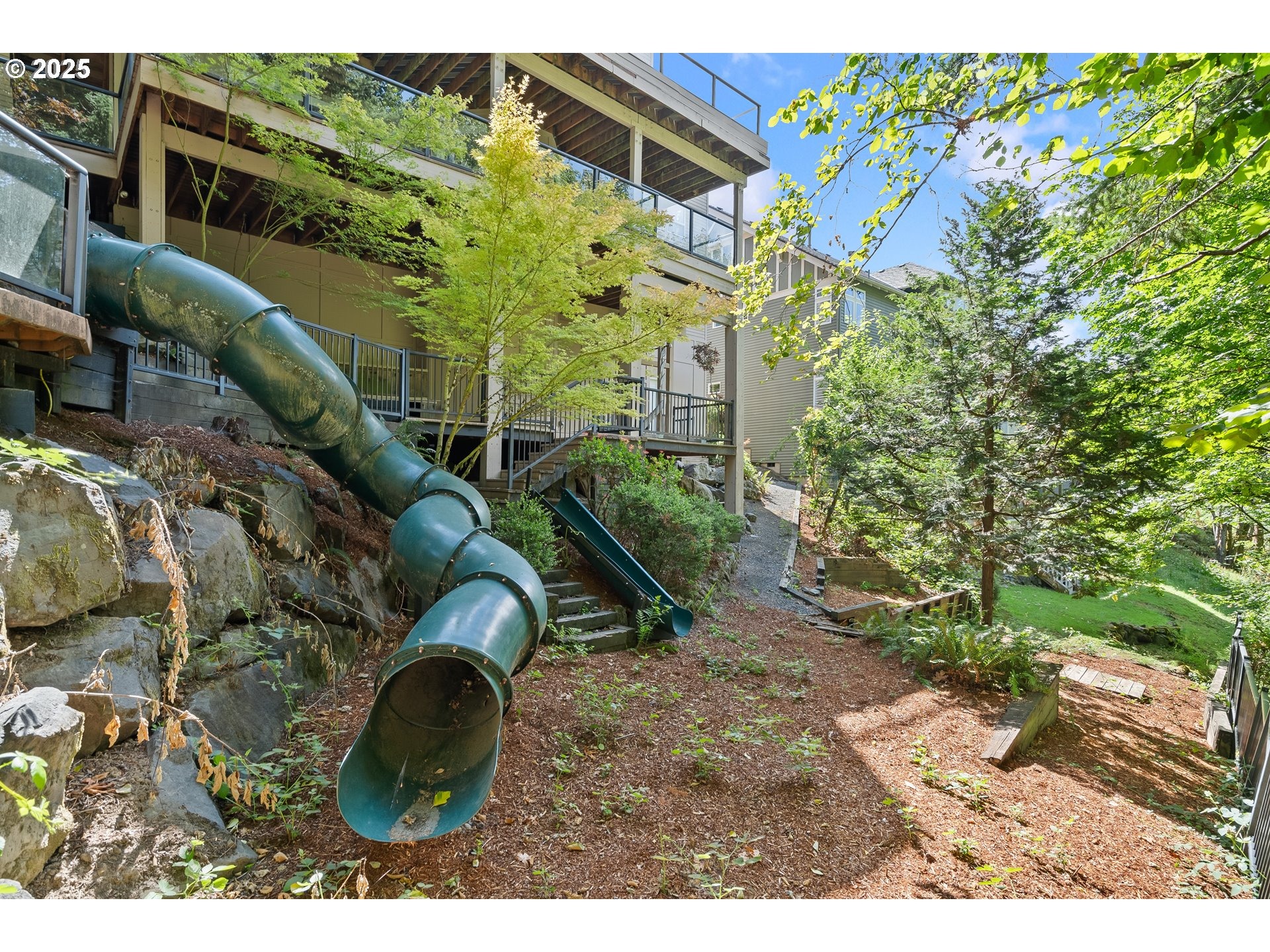 Hazeltine St, Portland, OR 97229