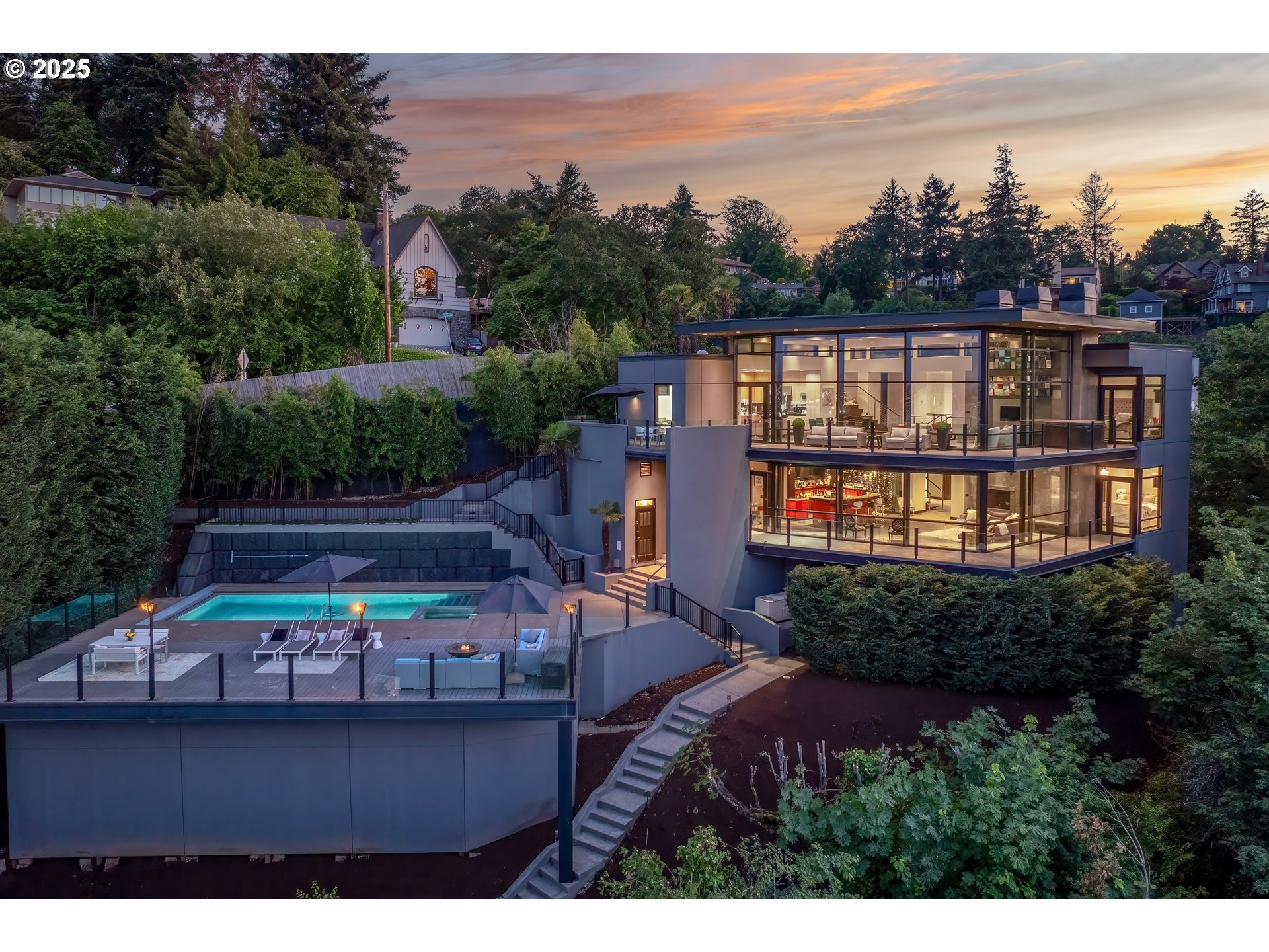 Upper Hall St, Portland, OR 97201