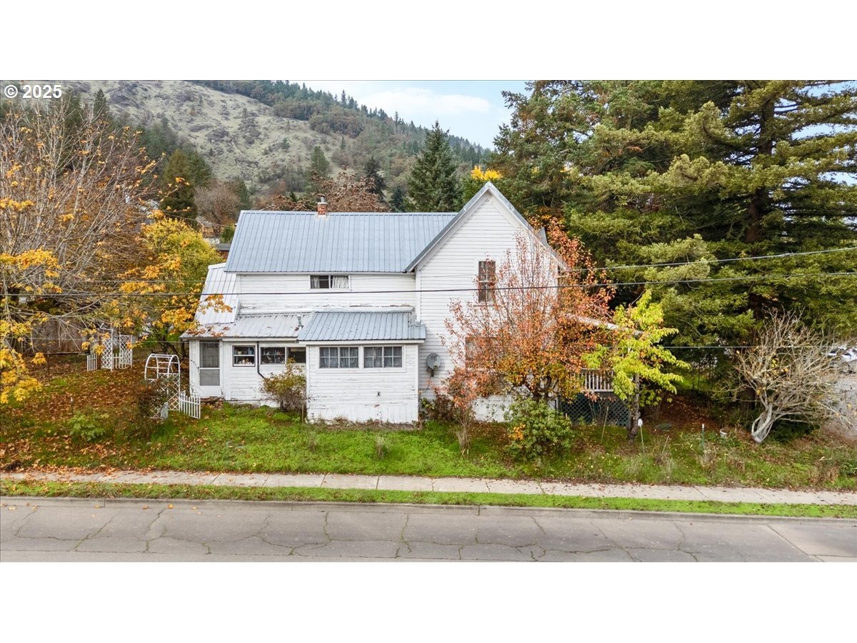 Nichol Ave, Myrtle Creek, OR 97457