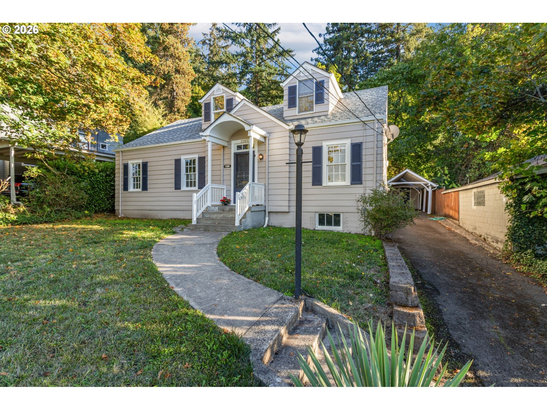 15th Ave, Eugene, OR 97403