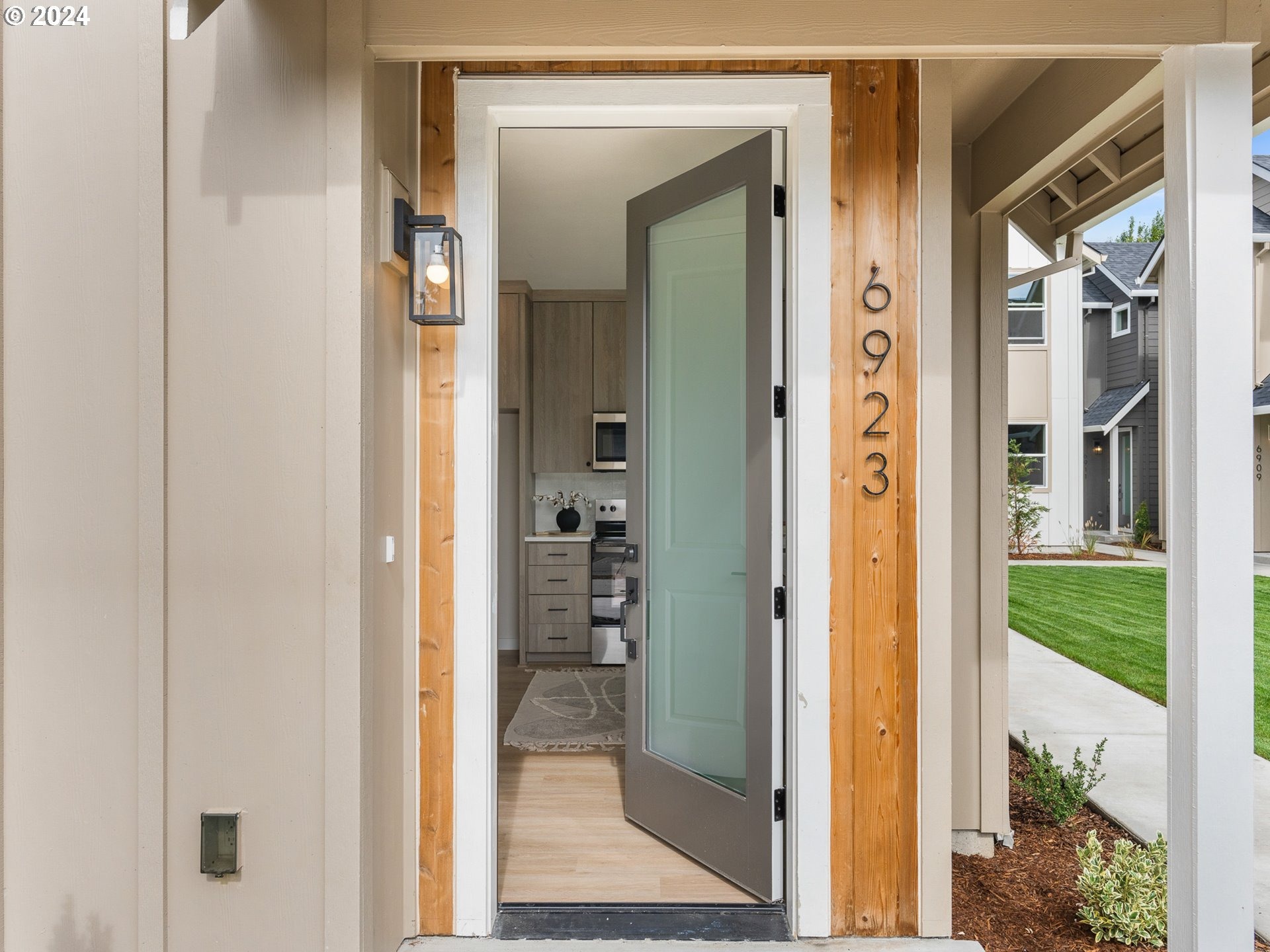 Bank St, Portland, OR 97203