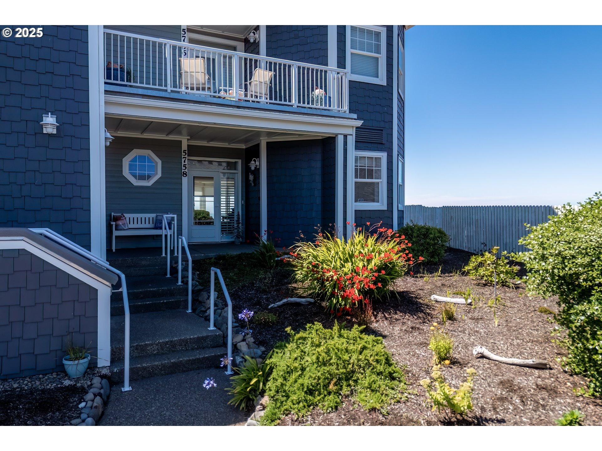 Cupola Dr, South Beach, OR 97366