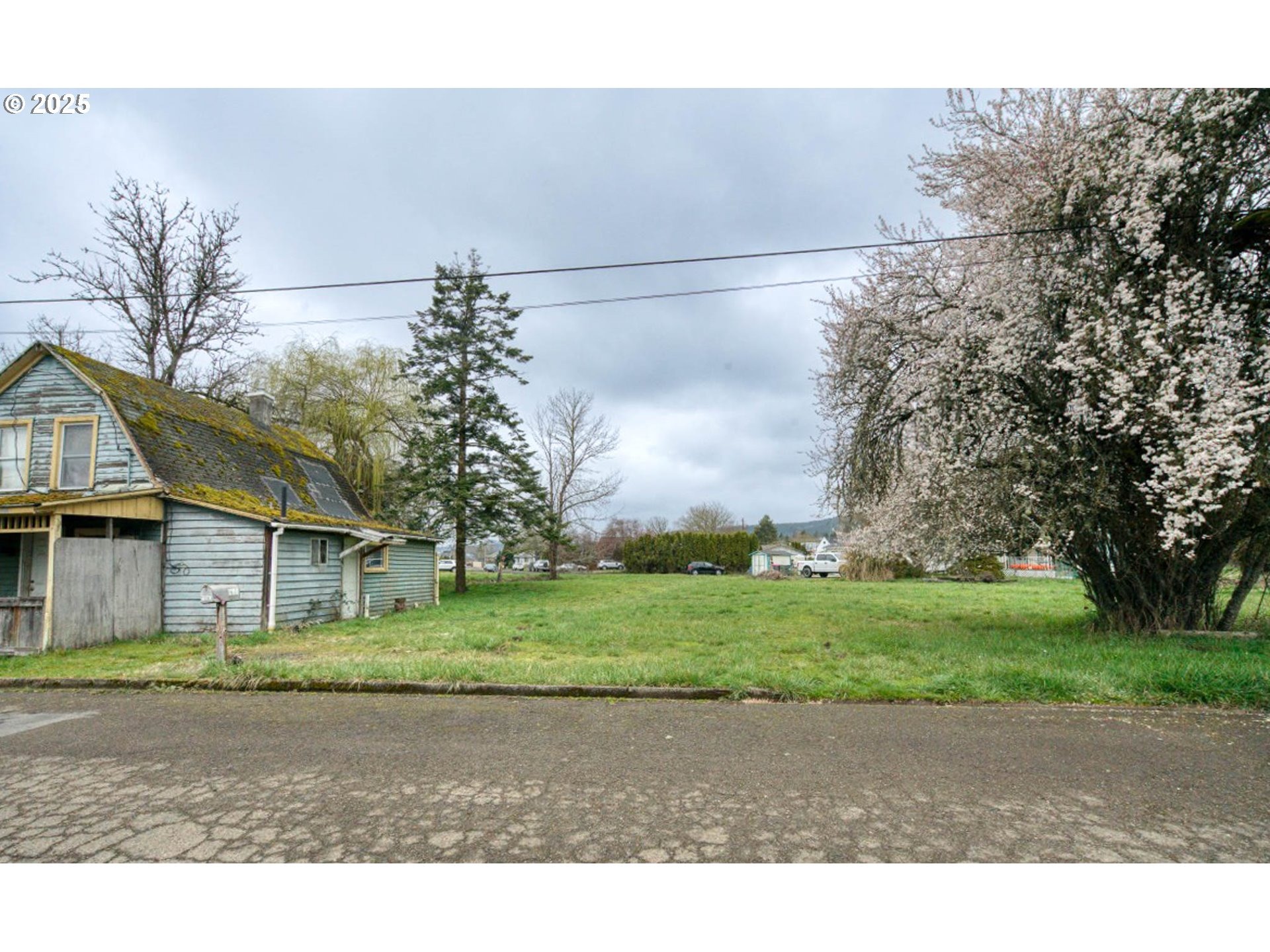 Hill St, Sheridan, OR 97378