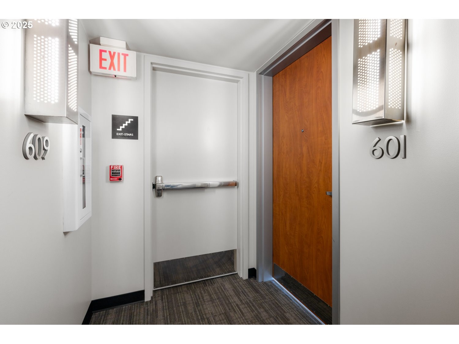 Holladay St, Portland, OR 97232 #1