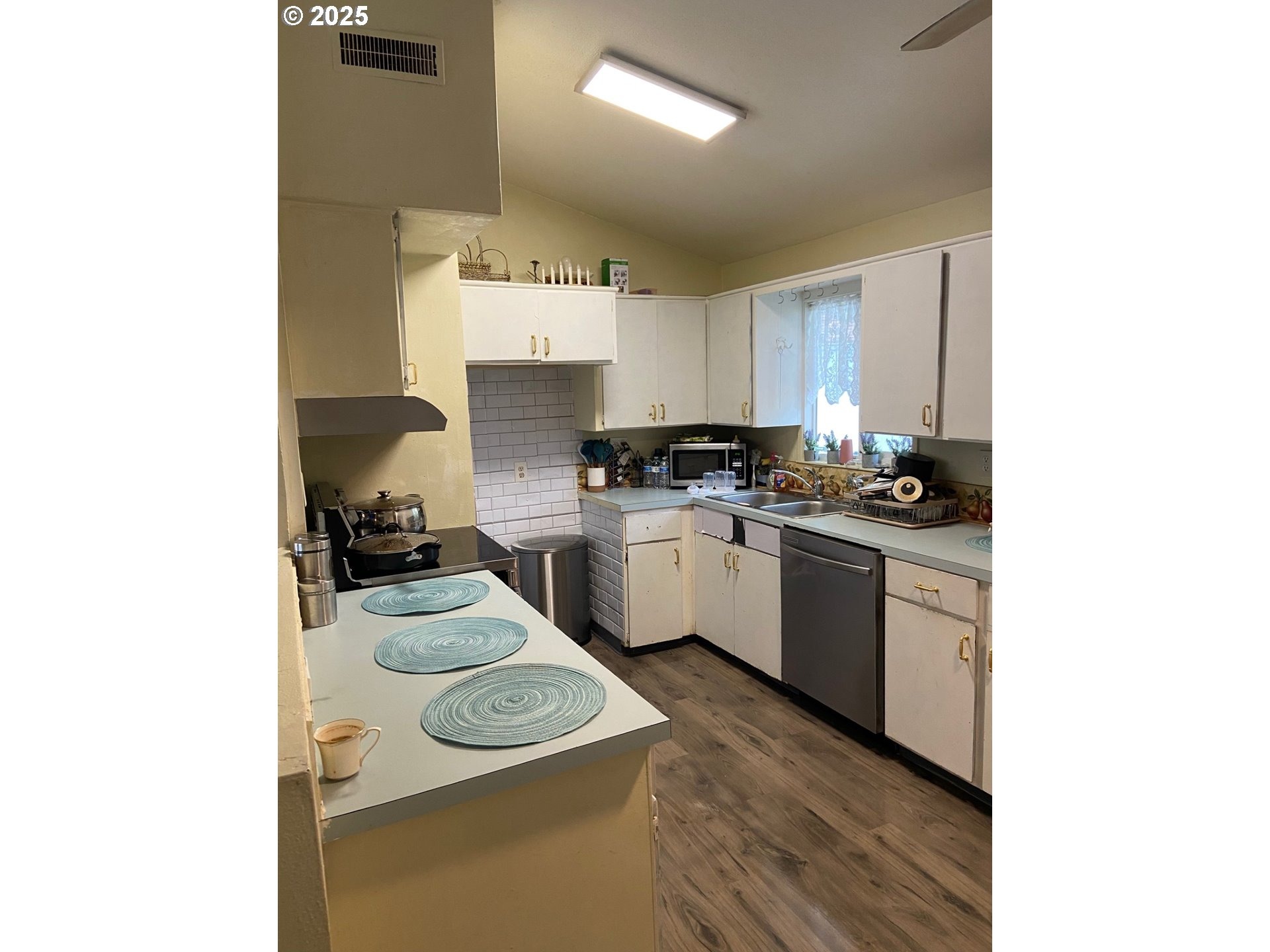 Stephens St, Portland, OR 97233 #1
