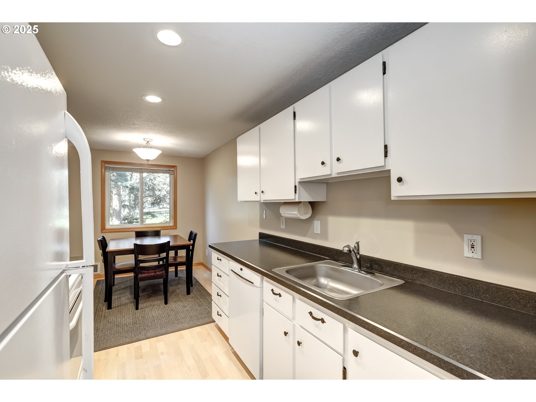 Neakahnie Ave, Portland, OR 97229