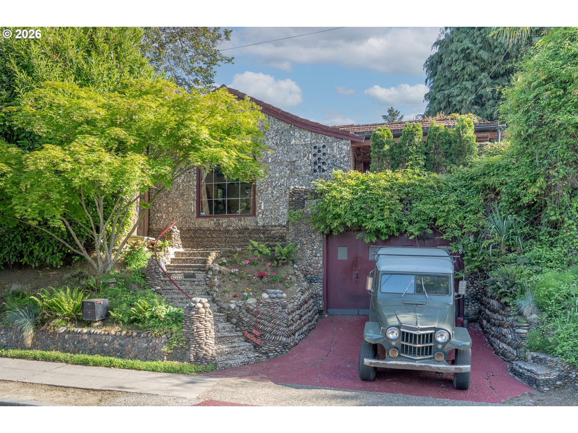 Burnside St, Portland, OR 97215