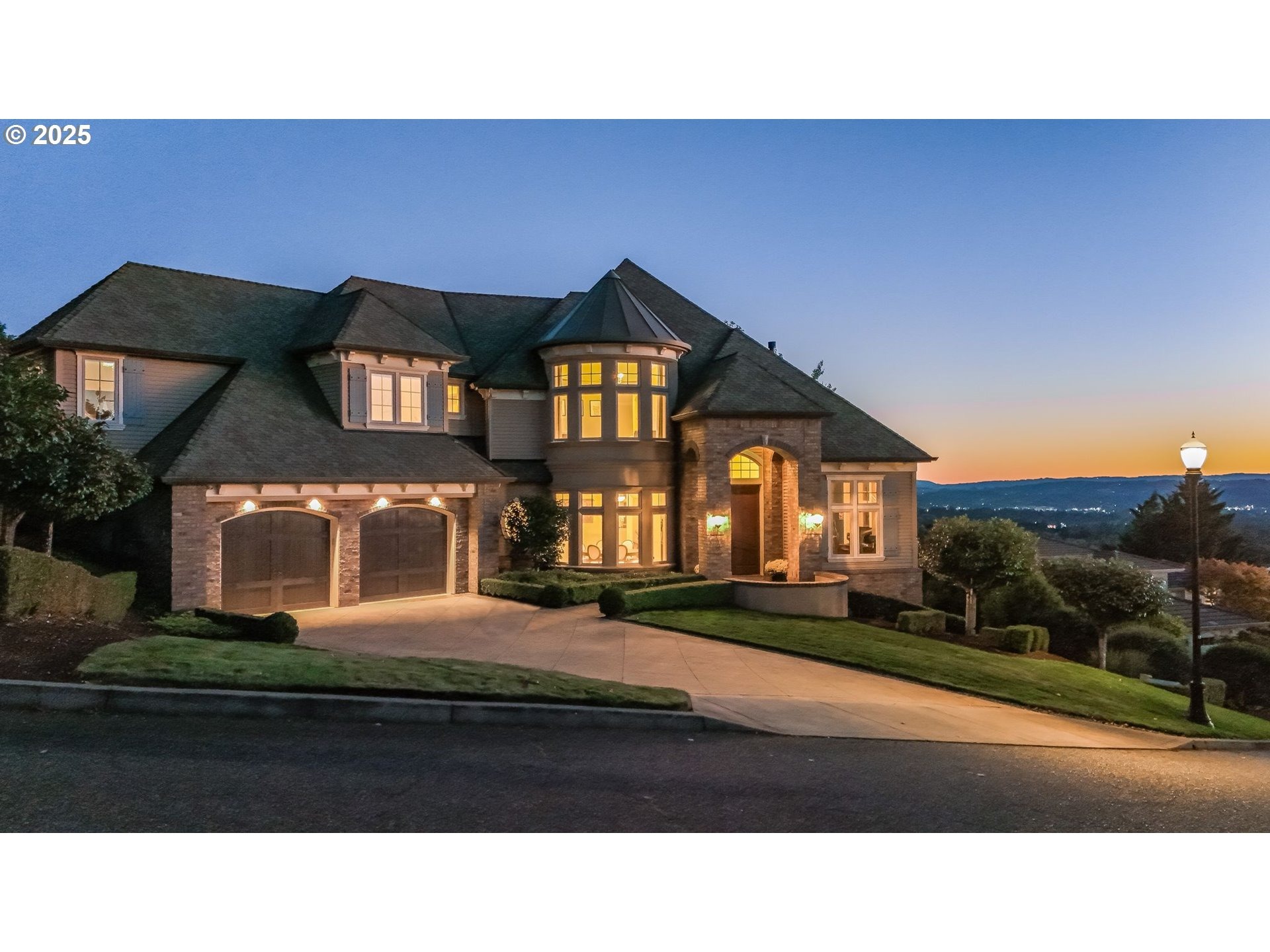 Pinnacle Dr, Portland, OR 97229
